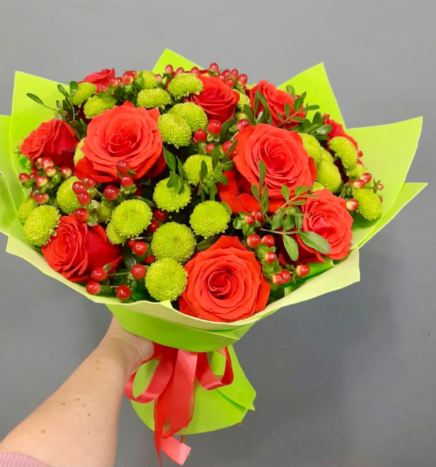 Букет цветов из: Хризантемы и Розы в Тосно