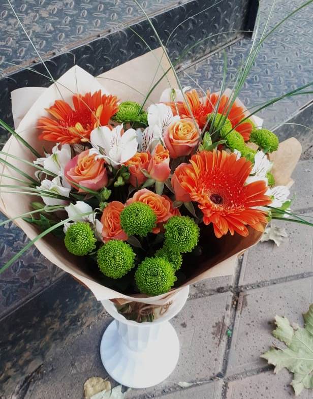 Букет цветов из: Герберы, Хризантемы, Альстромерии и Розы в Тосно