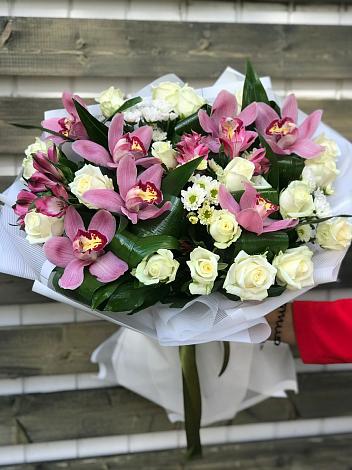 Букет цветов из: Розы и Хризантемы в Тосно