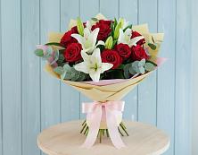 Букет цветов из:  Лилии и Розы в Тосно