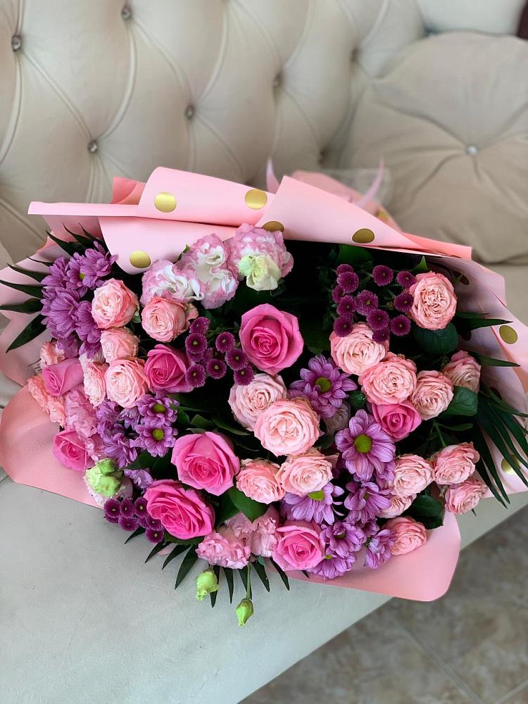 Букет цветов из: Хризантемы, Розы и Лизиантусы в Тосно