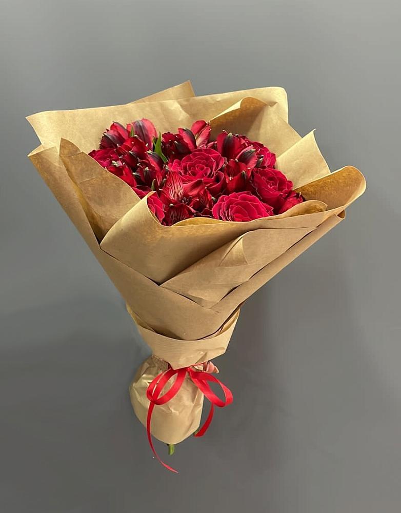 Букет цветов из: Альстромерии и Розы в Тосно