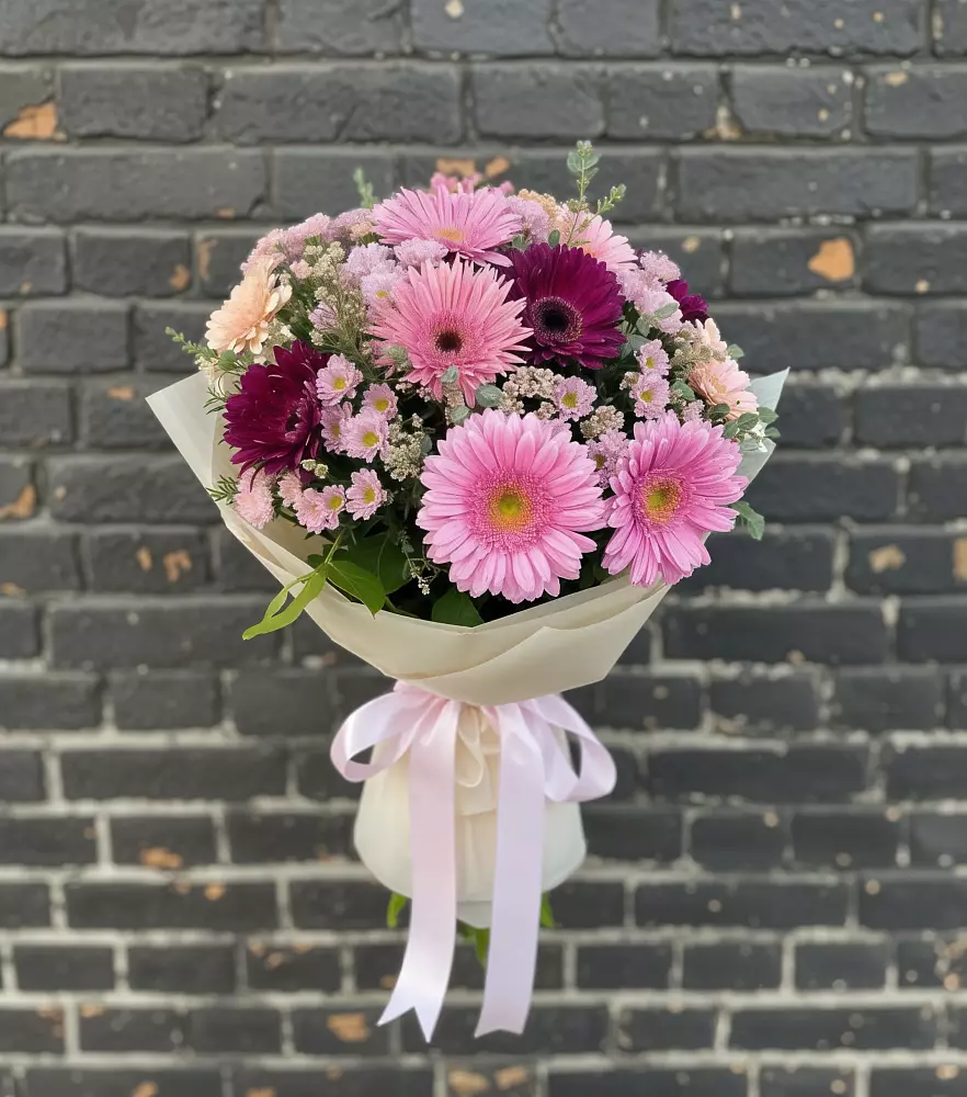Букет цветов из: Герберы и Хризантемы в Тосно