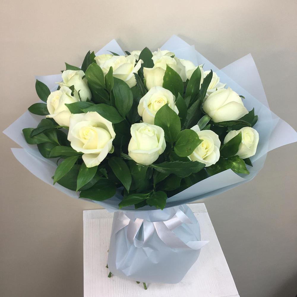 Букет 15 Белых роз Проуд в Тосно