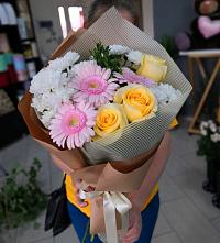 Букет цветов из:  Герберы, Розы и Хризантемы в Тосно