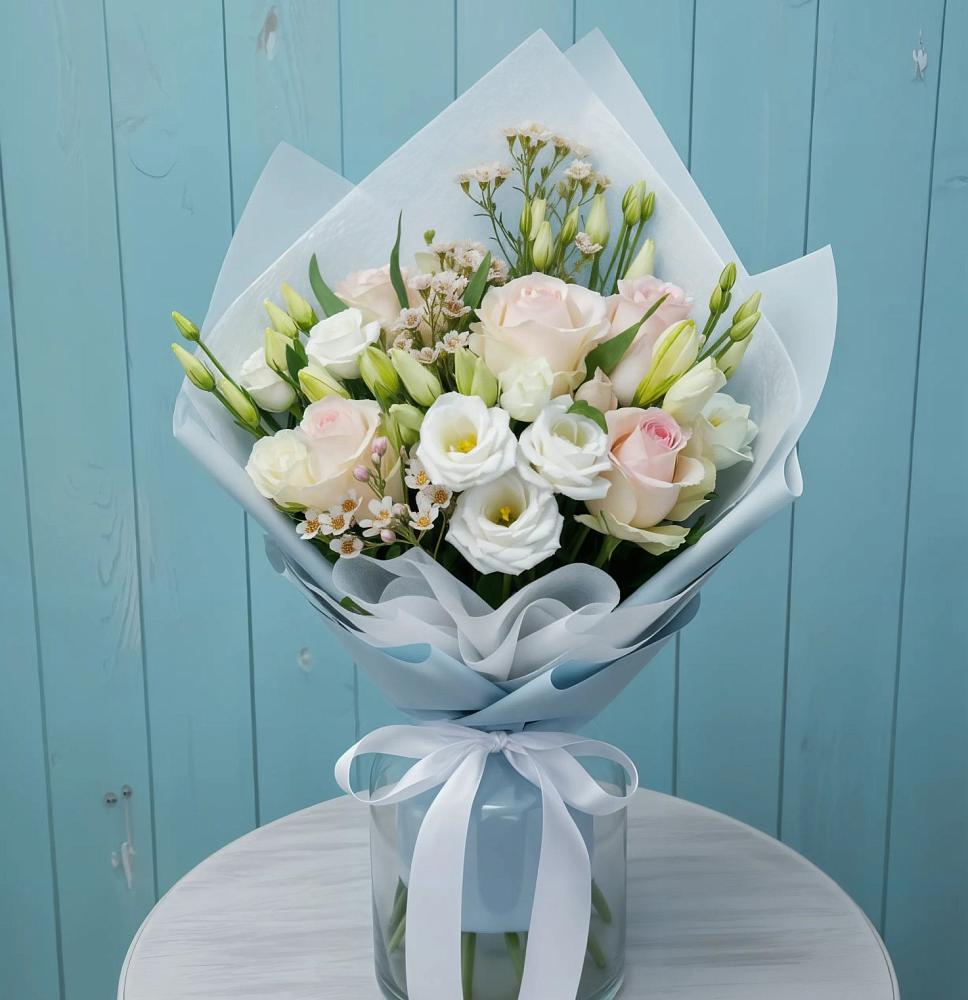 Букет цветов из: Розы и Лизиантусы в Тосно