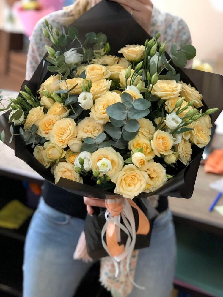 Букет цветов из: Розы и Лизиантусы в Тосно