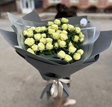 Букет Белые кустовые розы Солинеро в Тосно