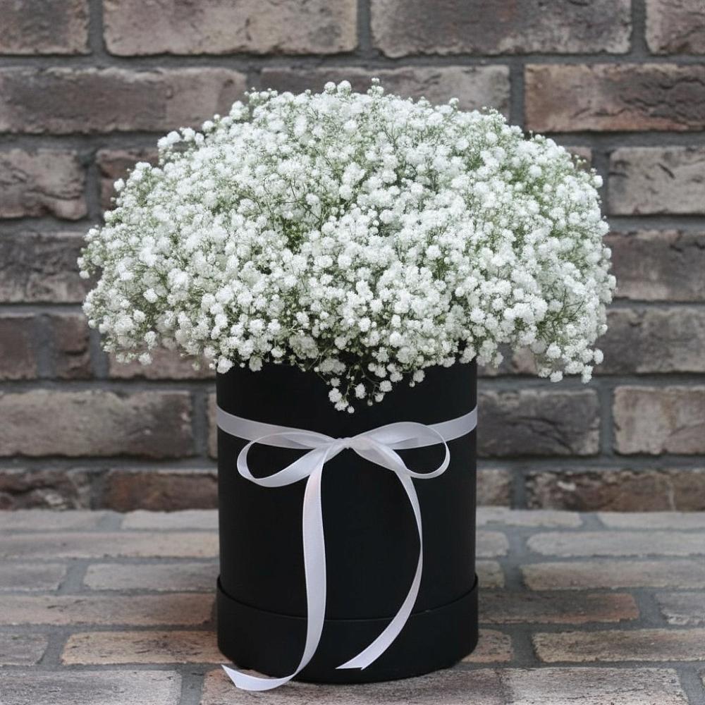 Цветочная композиция из Гипсофила в шляпной коробке в Тосно