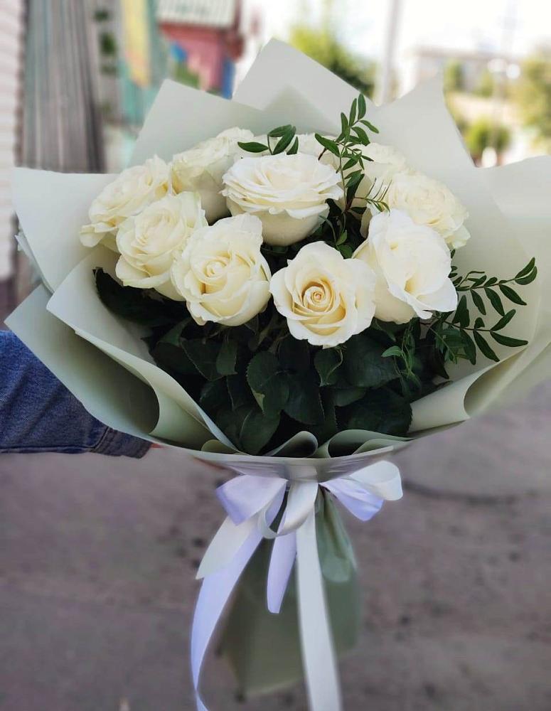 Букет Белые розы Проуд в Тосно