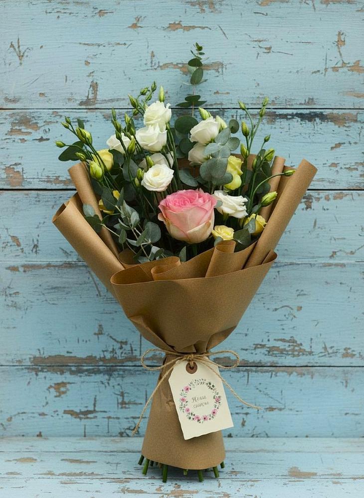 Букет цветов из: Розы и Лизиантусы в Тосно