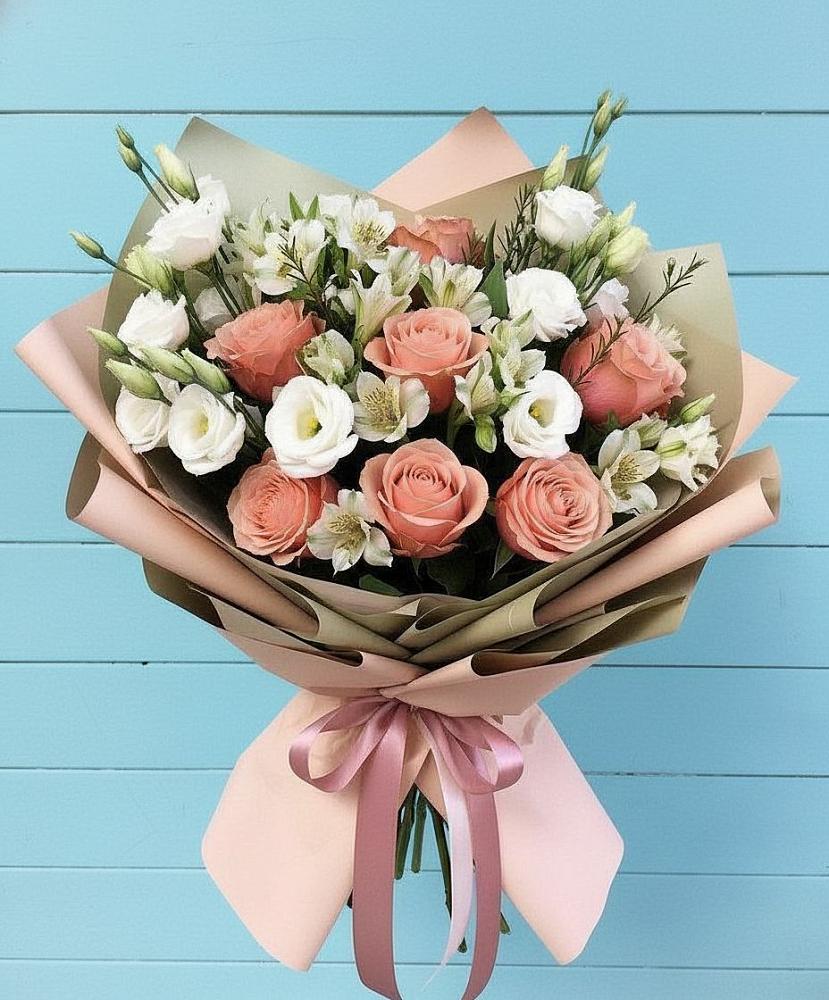 Букет цветов из: Розы, Альстромерии и Лизиантусы в Тосно