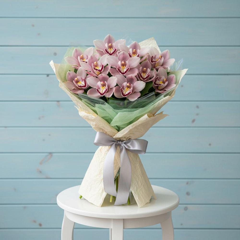 Букет цветов из: Орхидеи и Розы в Тосно