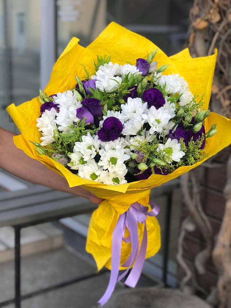 Букет цветов из: Ирисы, Хризантемы и Ромашки в Тосно