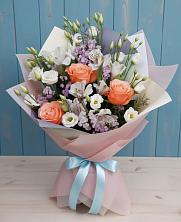 Букет цветов из:  Лизиантусы, Розы, Альстромерии и Гипсофила в Тосно