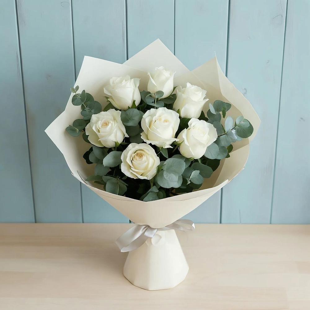 Букет Белые розы в Эвкалипте в Тосно