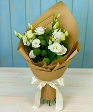 Букет цветов из:  Хризантемы и Лизиантусы в Тосно