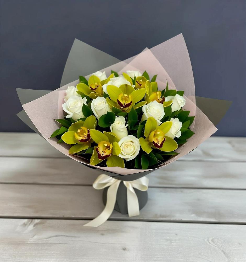 Букет цветов из: Орхидеи и Розы в Тосно