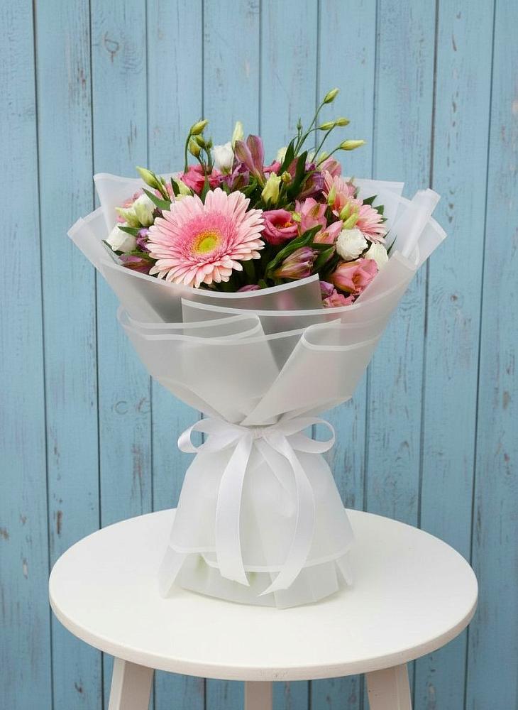 Букет цветов из: Герберы, Альстромерии и Лизиантусы в Тосно