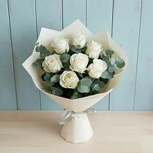 Букет Белые розы в Эвкалипте в Тосно