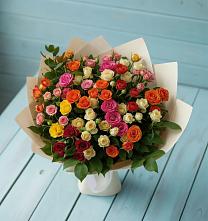 Букет Микс из разноцветных кустовых роз в Тосно