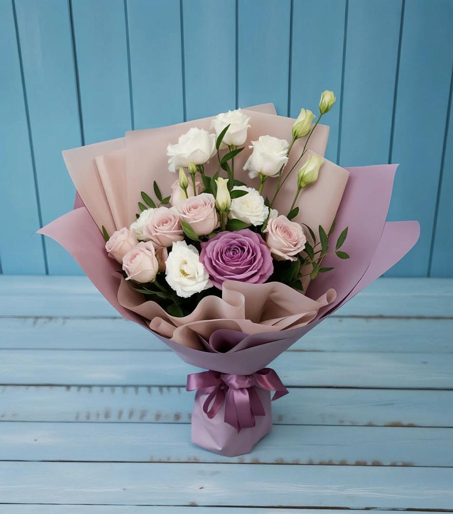 Букет цветов из: Розы и Лизиантусы в Тосно